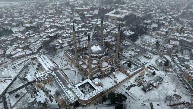 Balkanlardan gelen soğuk hava Edirne&rsquo;yi beyaza b&uuml;r&uuml;d&uuml; 9