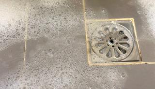 Banyo ızgarasından gelen k&ouml;t&uuml; kokuyu saniyeler i&ccedil;inde yok ediyor! 