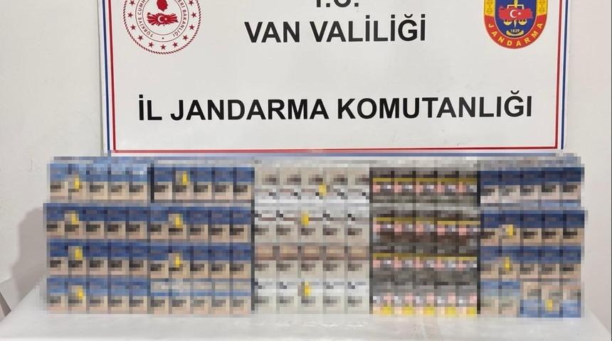 Van&rsquo;da silah ve ka&ccedil;ak sigara ele ge&ccedil;irildi