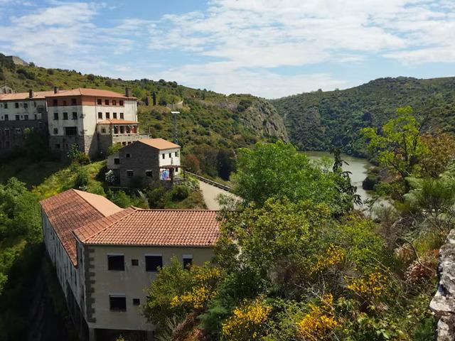 İstanbul'da bir daire fiyatına İspanya'dan k&ouml;y satın aldılar! 