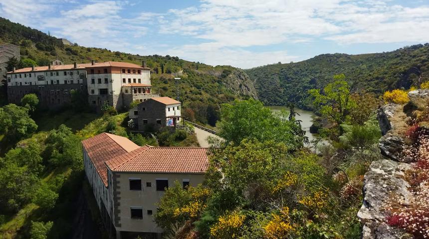 İstanbul'da bir daire fiyatına İspanya'dan k&ouml;y satın aldılar: İ&ccedil;inde yok yok!
