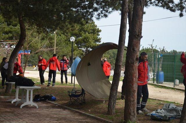 Bilecik UMKE ekibi Pelitözü Göleti’nde kamp kurdu