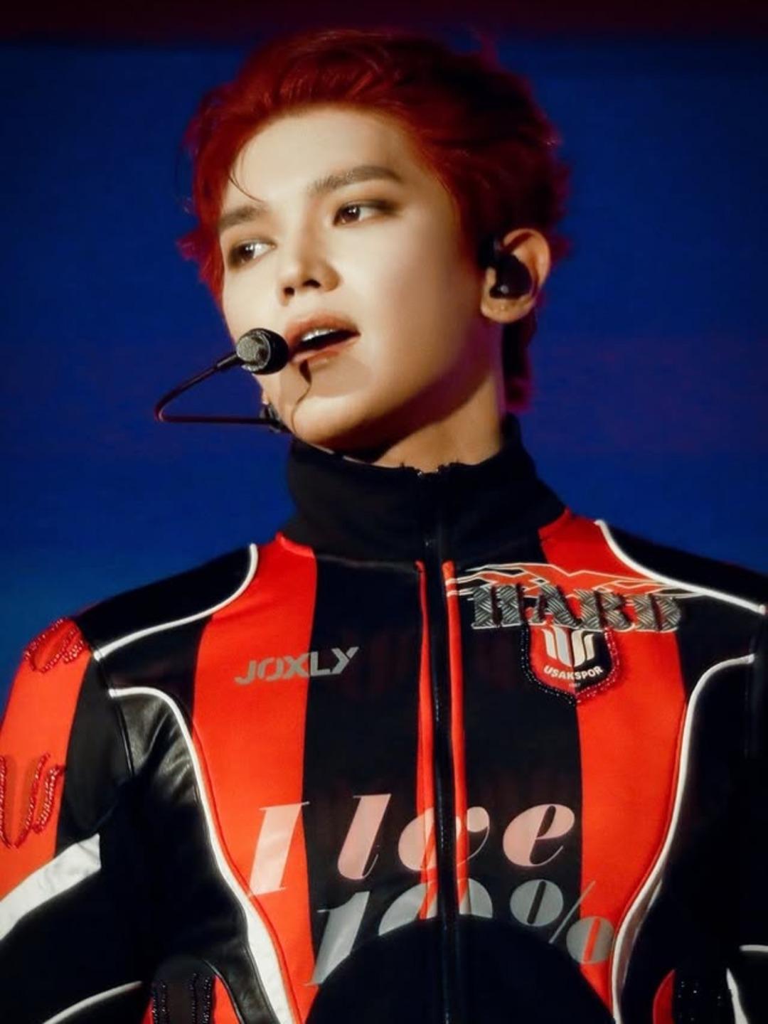 D&uuml;nyaca &uuml;nl&uuml; rap&ccedil;inin ceketindeki Uşakspor detayı dikkat &ccedil;ekti! Fiyatı şaşkınlık yarattı 1