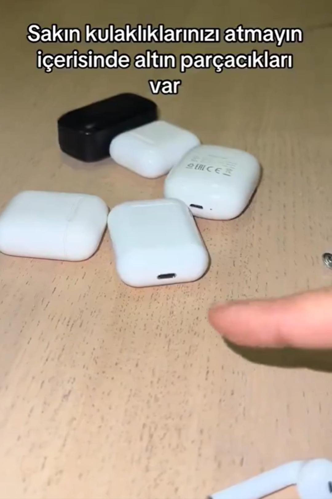 Bir kadın kulaklıkların i&ccedil;inden altın &ccedil;ıkardı! "Sakın &ccedil;&ouml;pe atmayın" 1