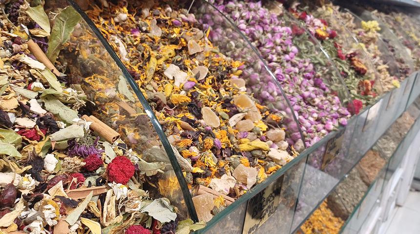 Ge&ccedil;meyen &ouml;ks&uuml;r&uuml;ğe doğal &ccedil;are: Akg&uuml;nl&uuml;k sakızı