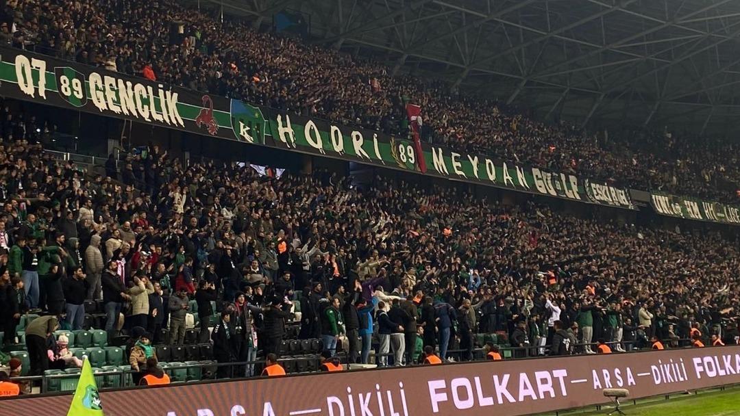 Yağmurluktan sonra şimdi de bere! Fenerbah&ccedil;e&rsquo;den taraftarına bir  sıcak  jest daha 4