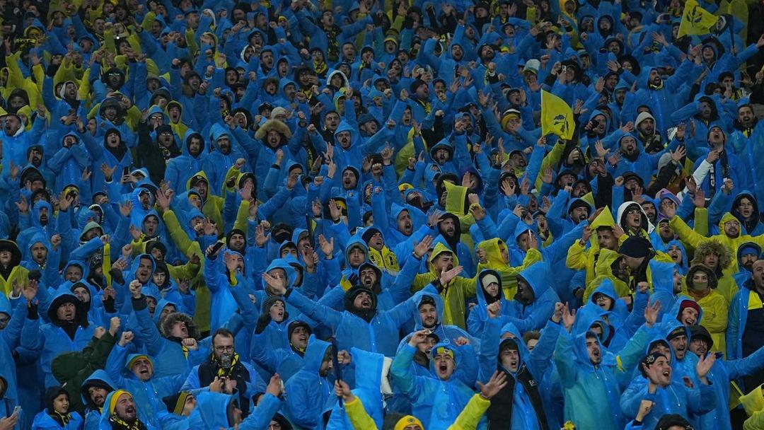 Yağmurluktan sonra şimdi de bere! Fenerbah&ccedil;e&rsquo;den taraftarına bir  sıcak  jest daha 3