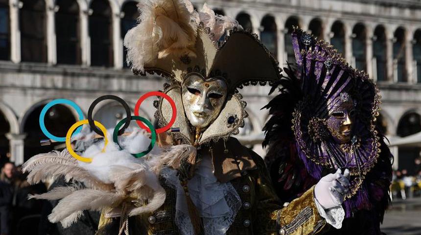 Binlerce yıllık gelenek yeniden yerini buldu! Kost&uuml;mlerle sokaklara &ccedil;ıktılar