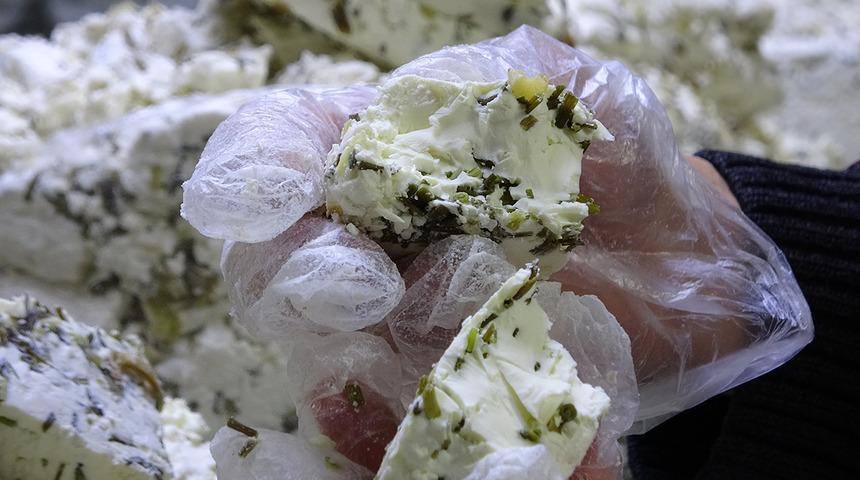 Asırlardır değişmeyen lezzet: Van otlu peyniri