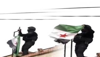 Haseke'den az &ouml;nce geldi: Bayrak g&ouml;ndere &ccedil;ekildi