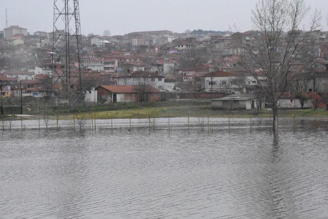 Edirne Sarayiçi'nde taşkın devam ediyor