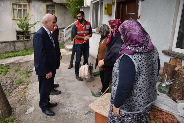 Kızılay’dan ailelere sıcak yemek