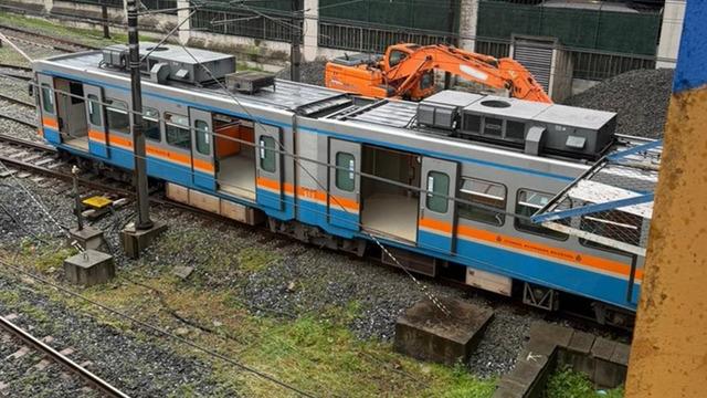  Esenler'de raydan çıkan metro nedeniyle yolcular tahliye edildi