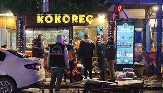 Motosikletli saldırganlar kokore&ccedil; d&uuml;kkanına kurşun yağdırdı: &Ouml;l&uuml; ve yaralılar var