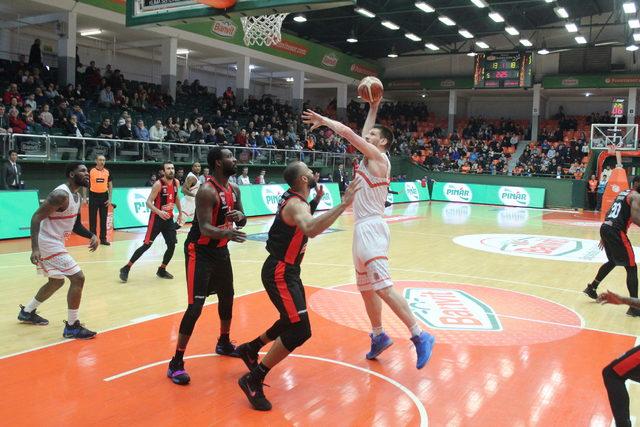 Banvit - Muratbey Uşak: 71-58