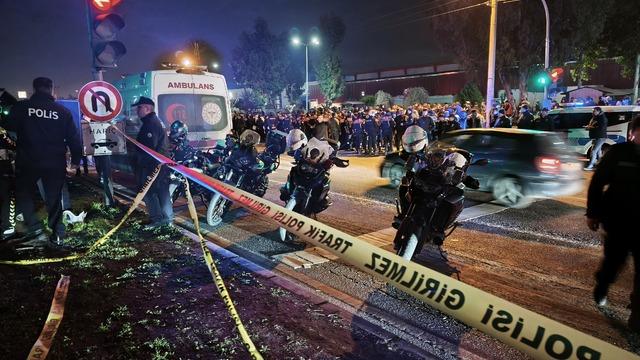 Mersin'de feci kaza: Kontrolden çıkan cip, refüjde bekleyenlere çarptı: 3 ölü, 3 yaralı