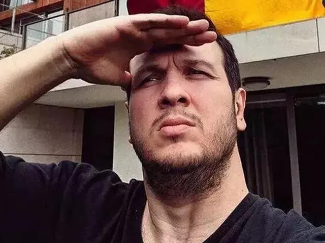 Şahan G&ouml;kbakar G.Saray y&ouml;netimini fena topa tuttu!