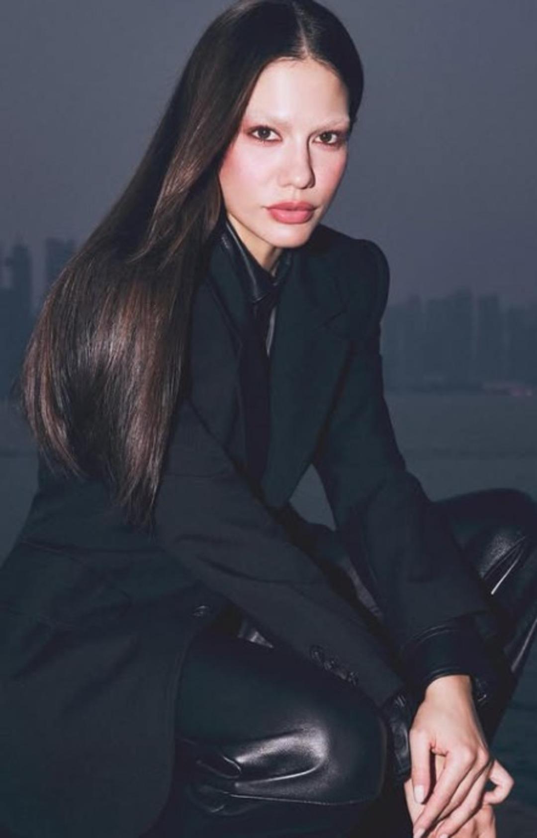 Eşref R&uuml;ya nın Nisan ı Demet &Ouml;zdemir in son pozları olay oldu! Kimse tanıyamadı  3