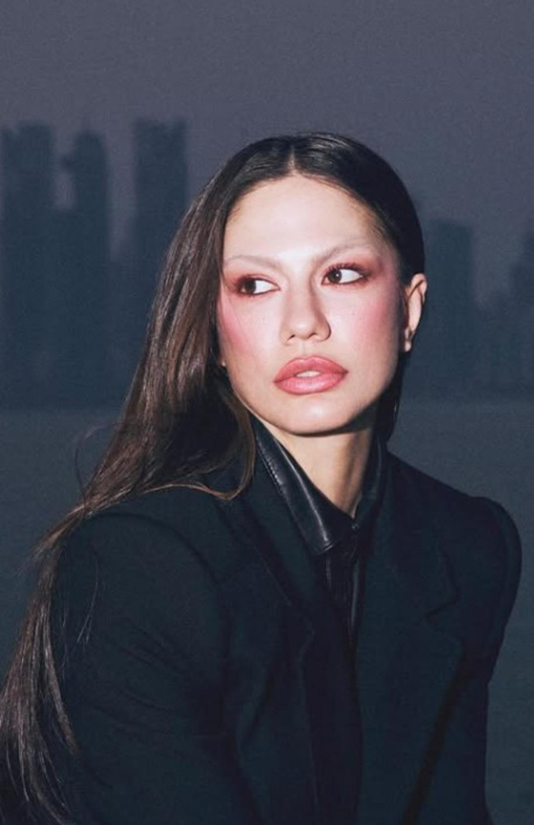 Eşref R&uuml;ya nın Nisan ı Demet &Ouml;zdemir in son pozları olay oldu! Kimse tanıyamadı  2