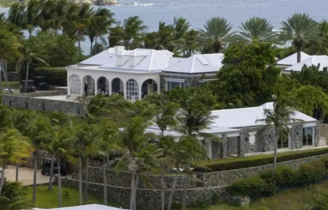 Yeni belgelerden sonra Epstein adası yeniden gündeme geldi! Her detayı mide bulandırdı 1