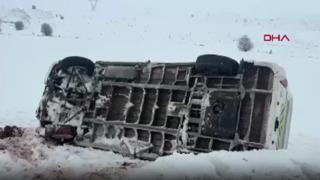 10 kişi yaralandı! Sivas'ta öğrenci servisi kaza yaptı