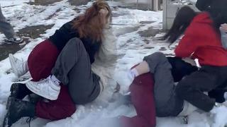 Bolu'da akran zorbalığı: Küçük kızları parkta sıkıştırıp dakikalarca dövdüler!