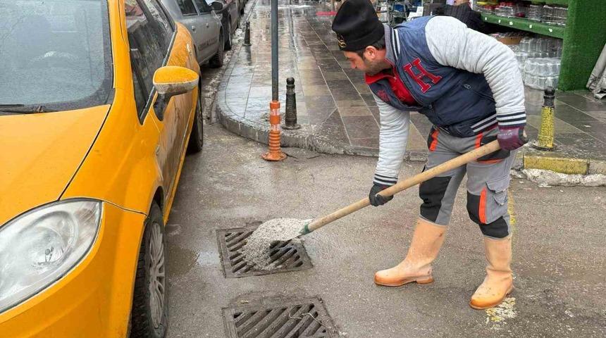 Bayburt&rsquo;ta mazgallar don tehlikesine karşı tuzlanıyor
