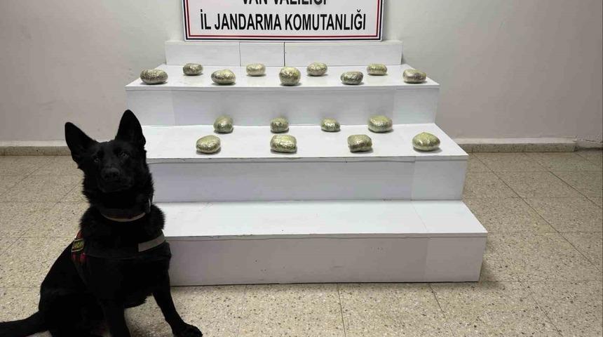 Başkale&rsquo;de 20 kilo 250 gram toz esrar maddesi ele ge&ccedil;irildi