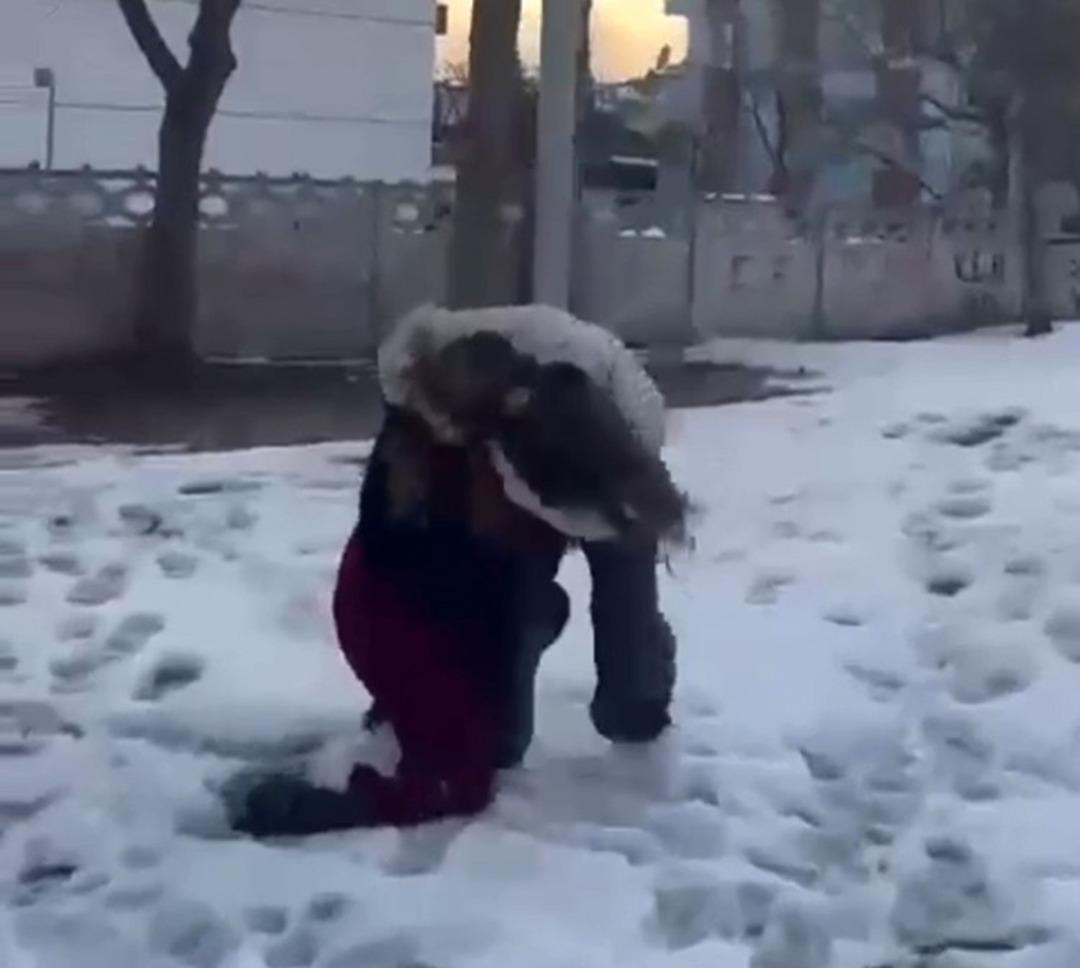 Bolu da akran zorbalığı: K&uuml;&ccedil;&uuml;k kızları parkta sıkıştırıp dakikalarca d&ouml;vd&uuml;ler! 6