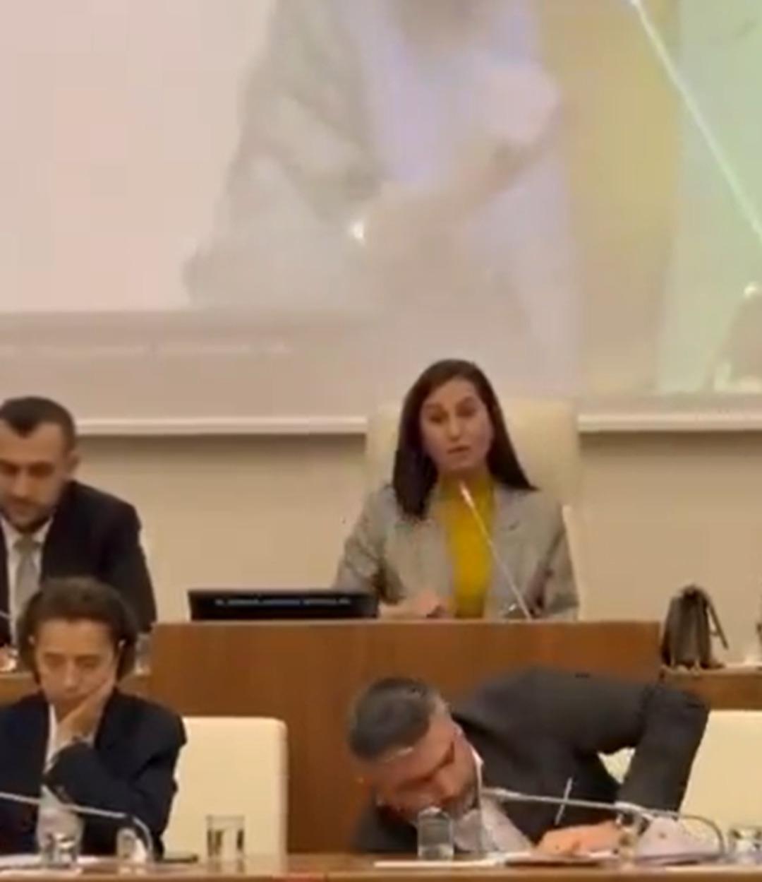 Beykoz Belediye sinde Helallik tartışması! Kürsüden seslendi: "Hepimiz rezilliğinizi gördük! Ben kimsenin evinde basılmadım" 1