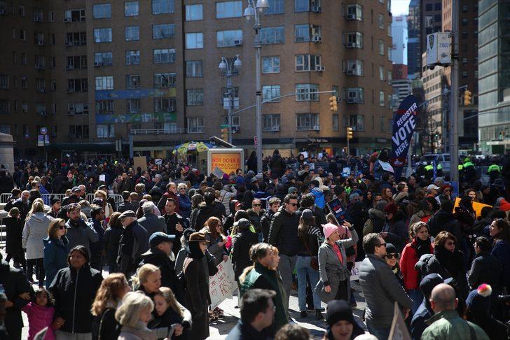 ABD'de on birlerce kişi sokağa döküldü G3