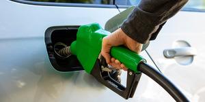 Akaryakıt fiyatlarında dengeler değişti! Petrol d&uuml;şt&uuml;, zam planı bozuldu