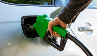 Akaryakıt fiyatlarında dengeler değişti! Petrol d&uuml;şt&uuml;, zam planı bozuldu