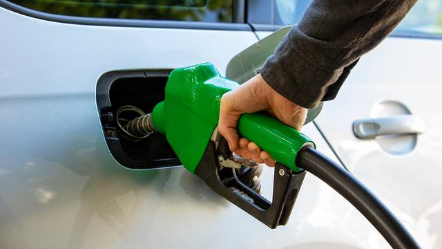 Akaryakıt fiyatlarında dengeler değişti! Petrol düştü, zam planı bozuldu