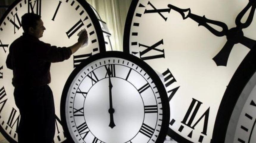 Yaz saati uygulaması başladı mı? Saatler ileri alınacak mı? Türkiye'de saat kaç?