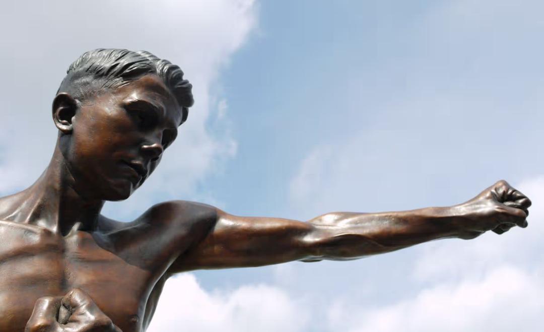 &Uuml;nl&uuml; boks&ouml;r&uuml;n heykeli &ccedil;alındı: Eritilip satılabilir! Torunu isyan etti &ldquo;yıkıldım&rdquo; 2