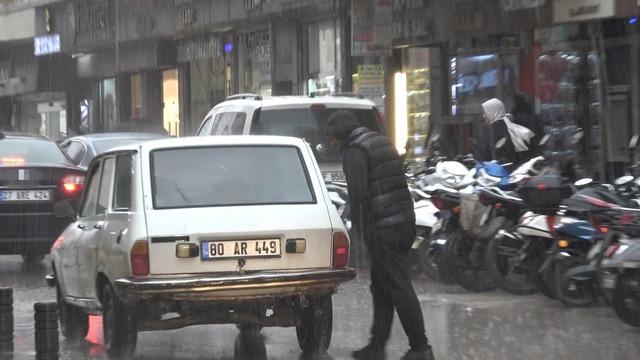 Kilis'te sağanak yağış etkili oldu