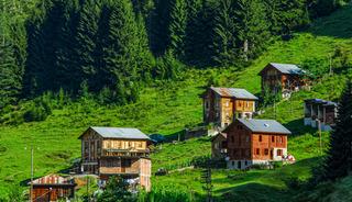 Trabzon geride kaldı! Meteoroloji en &ccedil;ok yağış alan ili a&ccedil;ıkladı
