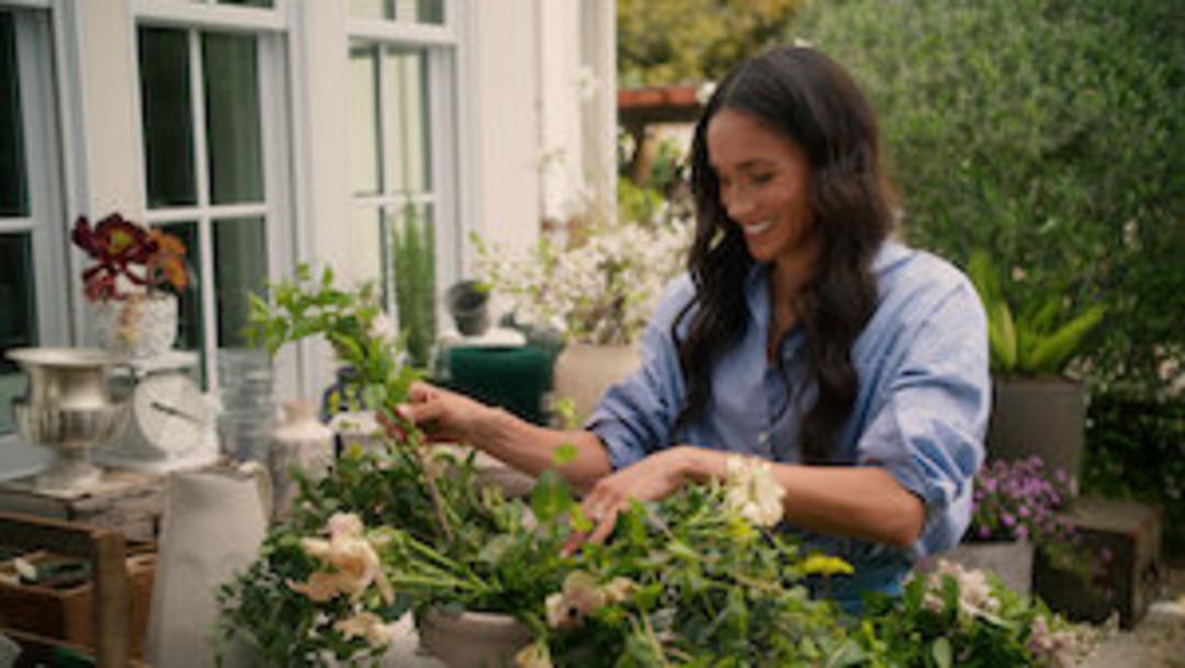 Kraliyet ailesinden re&ccedil;el krizi! Markle ın &uuml;r&uuml;nleri ellerinde mi patladı 2