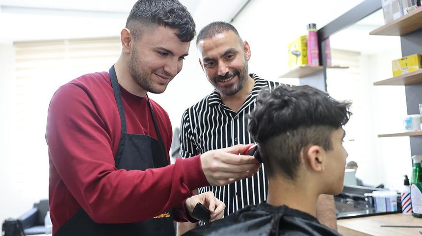 &Ouml;zel bireylere &uuml;cretsiz berberlik hizmeti