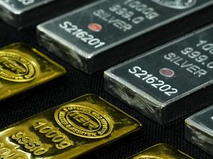 Altın ve g&uuml;m&uuml;ş fiyatları toparlanıyor! G&uuml;m&uuml;şte y&uuml;kseliş y&uuml;zde 10'u aştı