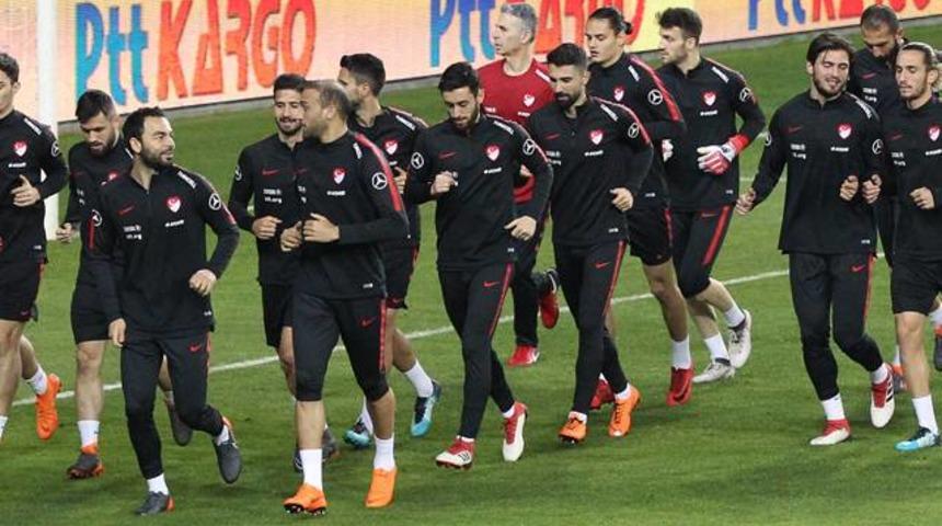 Sel&ccedil;uk İnan, A Milli Takım kadrosundan &ccedil;ıkarıldı