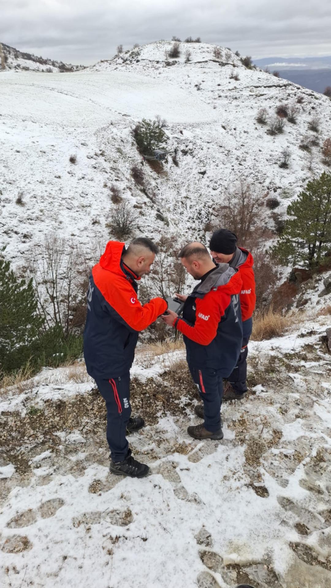 Komşusunun başını kesip 2 km taşıdı! Cansız bedeni 6 par&ccedil;aya ayırıp poşetlere koydu 3
