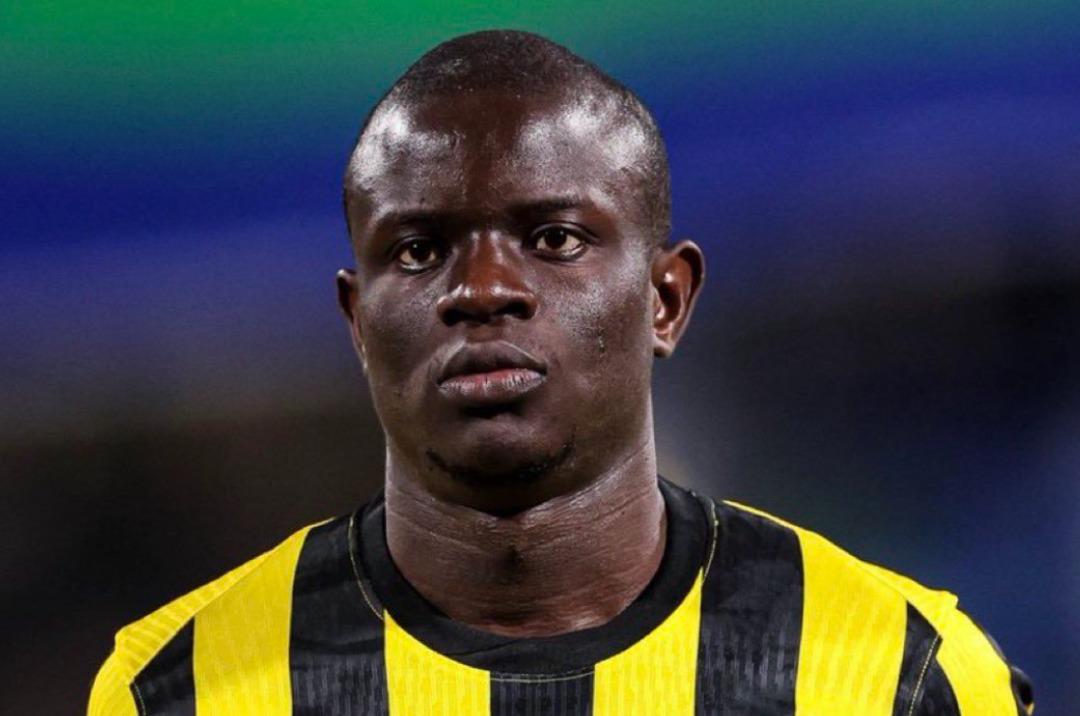 Gece saatlerinde a&ccedil;ıkladı! Fransız yıldız N Golo Kante resmen Fenerbah&ccedil;e de! En-Nesyri ile yollar ayrıldı  3