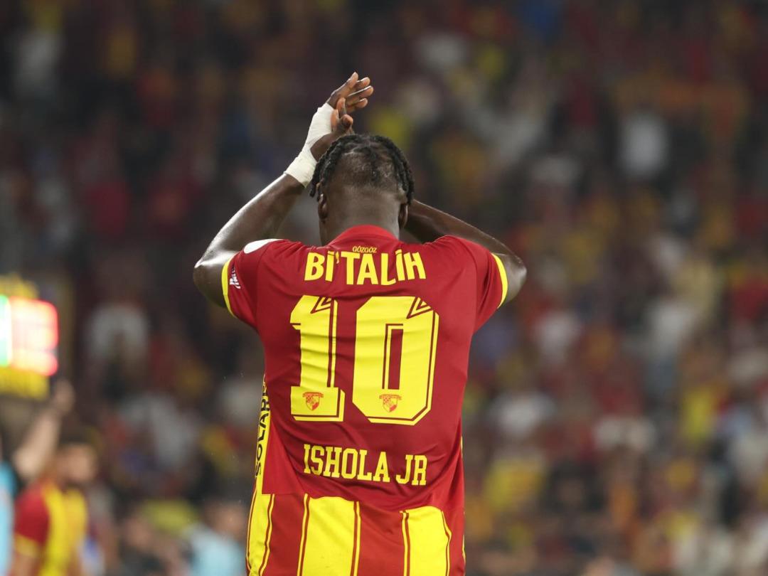 Beşiktaş ta 3. imza şov! Yasin ve Asllani den Junior Olaitan da Kartal oldu 3