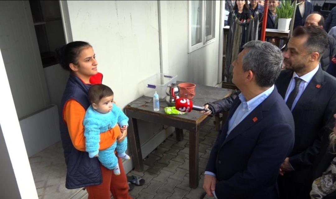 &Ouml;zg&uuml;r &Ouml;zel e şikayetlerde bulunmuştu! &Uuml;zerine kayıtlı 3 araba &ccedil;ıktı, yeni a&ccedil;ıklama yaptı 1