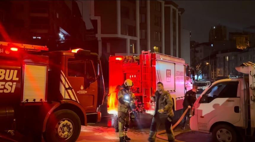 Kağıthane&rsquo;de metruk binada ş&uuml;pheli yangın