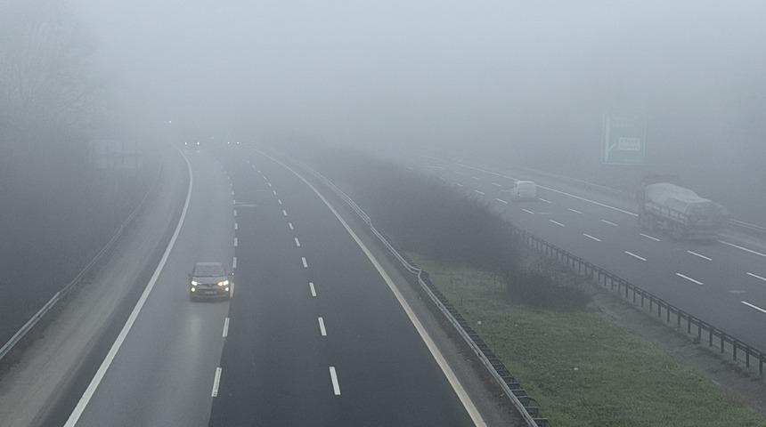 Anadolu Otoyolu ve D-100 kara yolunun Bolu Dağı kesiminde sis etkili oldu