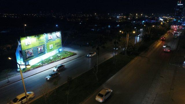 Adana’nın lezzetleri dev dikey bahçede