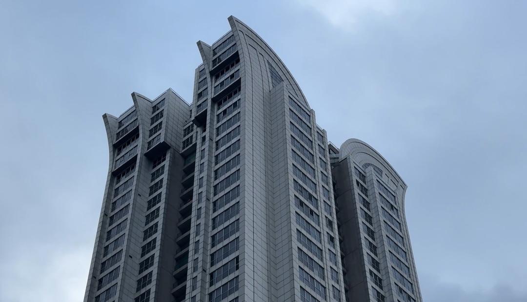 12 yaşındaki &ccedil;ocuk 30. kattan d&uuml;şt&uuml;! Anne ifade verdi, &ouml;l&uuml;m ş&uuml;pheli bulundu 3